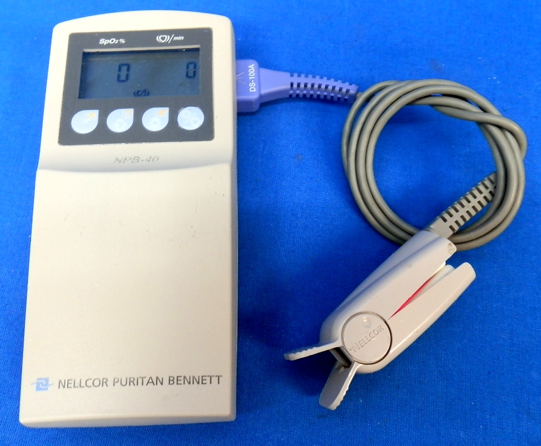Nellcor NPB40 Handheld Portable Pulse Oximeter with Finger Probe