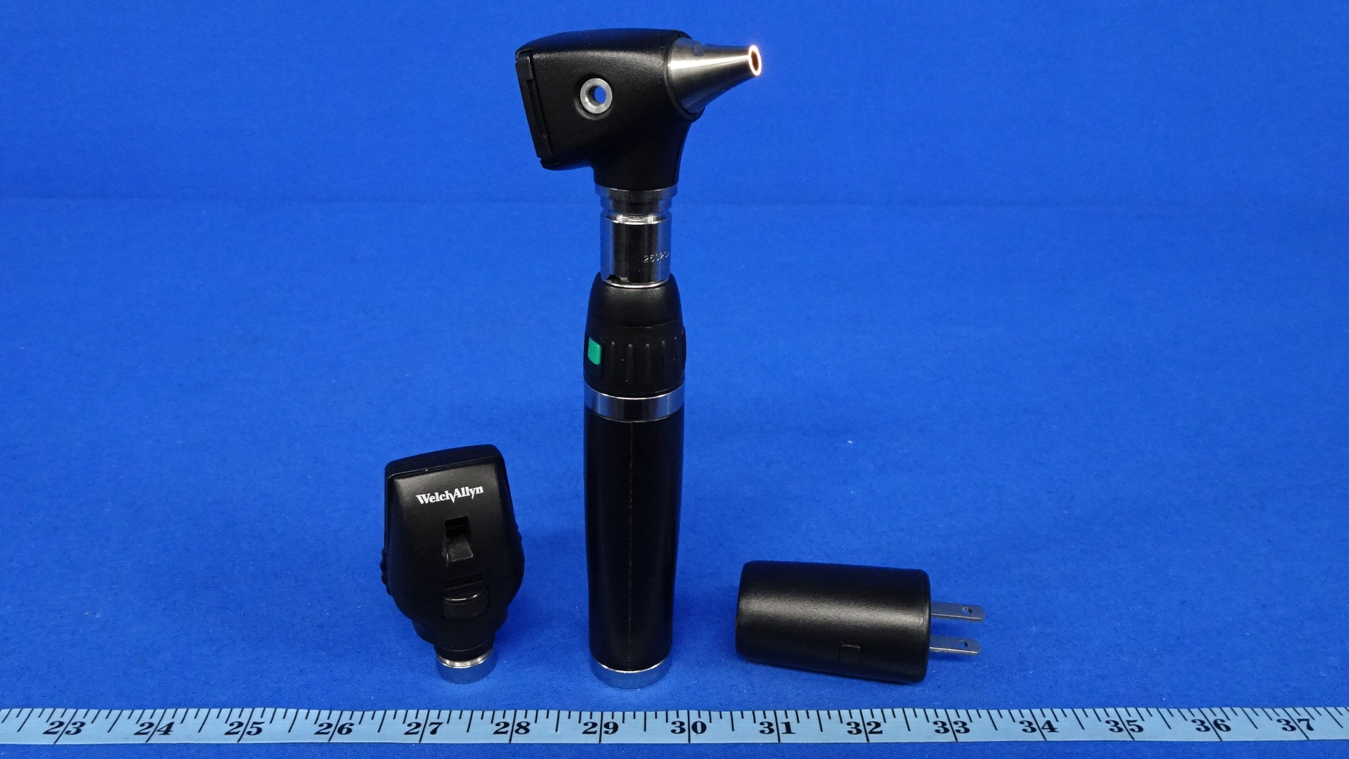Welch Allyn 71900 Rechargeable Handle With 25020A Otoscope And 11710
