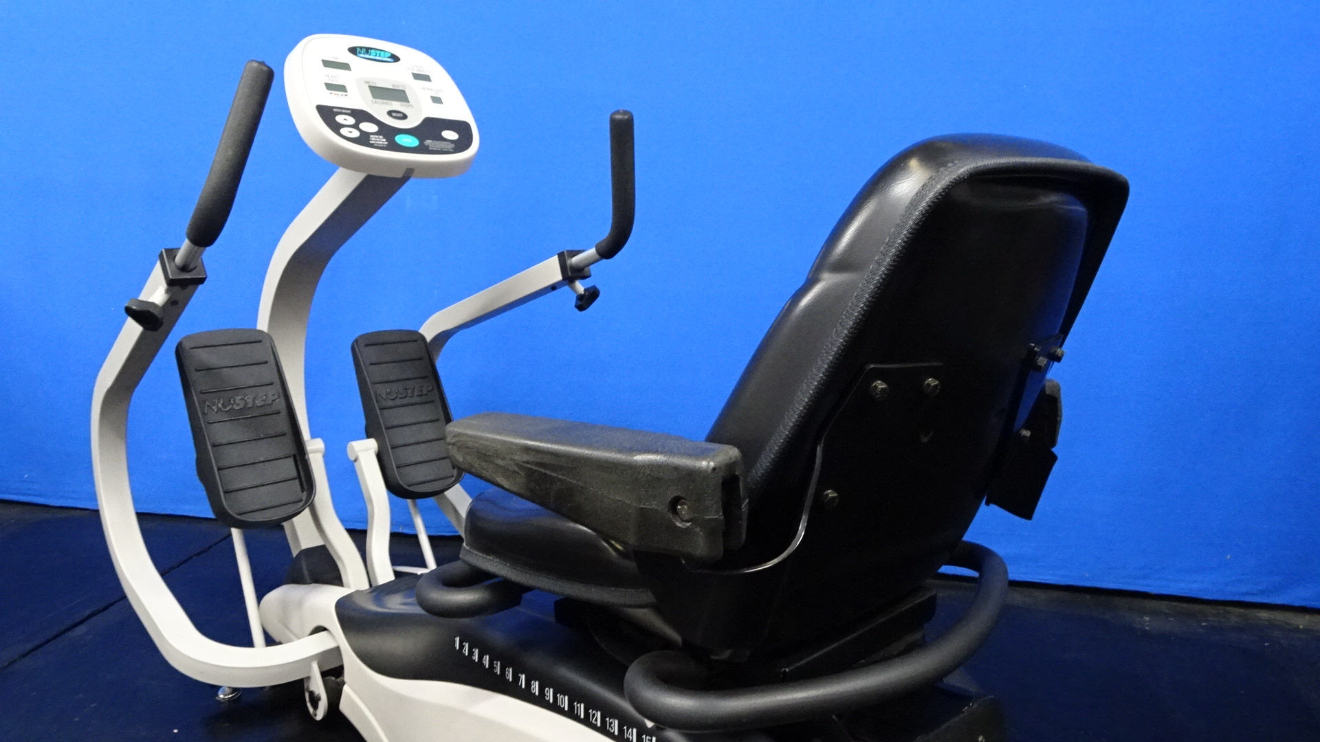 NuStep Trs 4000 The Original Seated Stepper Cross Trainer 180 Degree