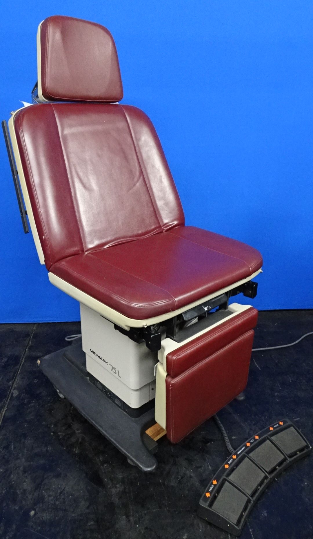 Midmark 75L Powered Exam Chair, 90 Day Warranty